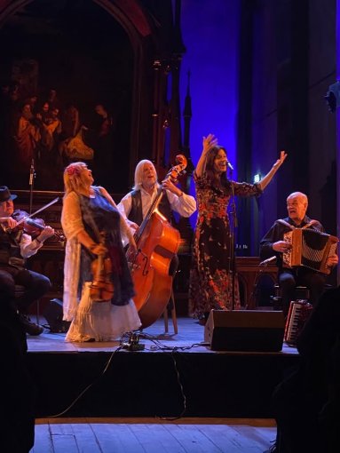 Julekonsert med Gjertruds Sigøynerorkester og Solfrid Molland